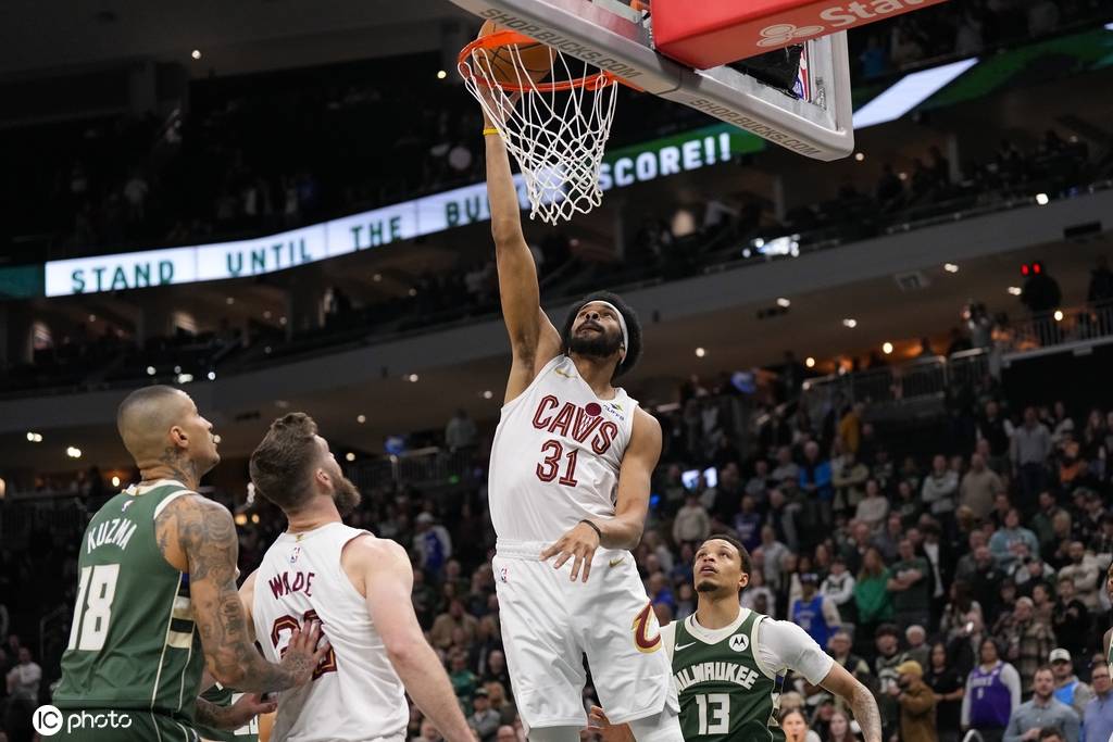 哈登缺阵阿伦27+11施罗德26分 波特20+8雄鹿险胜骑士